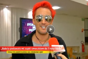 MIchał Wiśniewski razi białymi zębami Michał Wiśniewski razi śnieżnobiałym uśmiechem