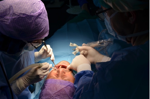 Wszczepienie implantu 3D w klinice Medico. Pierwszy na Podlasiu zabieg implantologiczny z użyciem technologii druku 3D