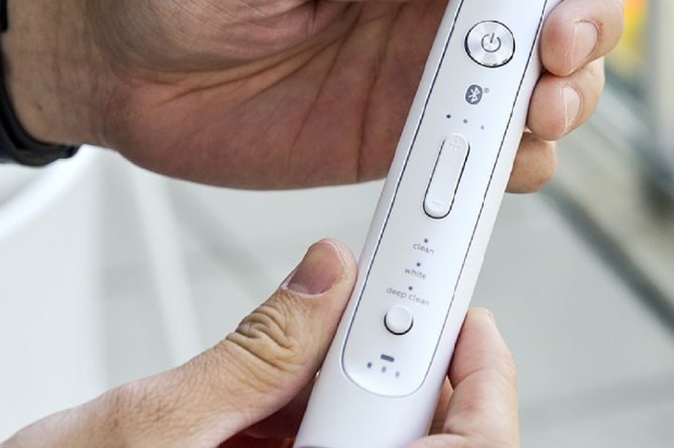 Philips Sonicare FlexCare Platinum Connected Bardzo wydumana szczoteczka do zębów