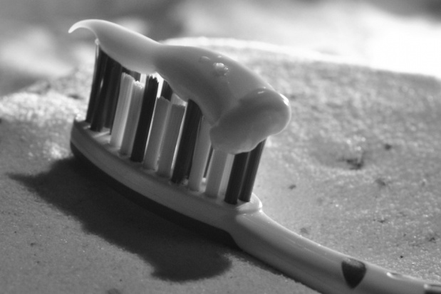 Nie dla mikrogranulek plastiku w pastach do zębów (fot. pixabay) Kiedy mycie zębów szkodzi środowisku?