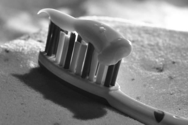 Kiedy miłe początki mają fatalne skutki (fot. pixabay) Dentysto walcz z domowym wybielaniem zębów