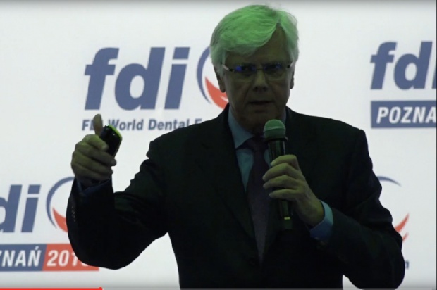 Gottfried Schmalz podczas dyskusji o przyszłości stomatologii bez amalgamatu FDI: dyskusja o amalgamacie stomatologicznym