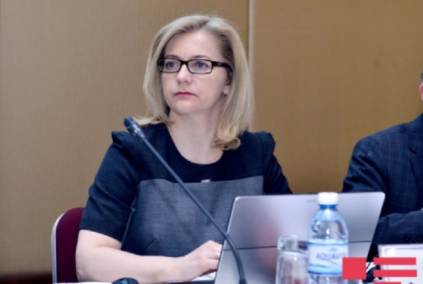 dr Anna Lella, prezydent ERO FDI (źródło: m.apa.az) Prezydent ERO o amalgamacie i koniecznych zmianach w kształceniu studentów stomatologii