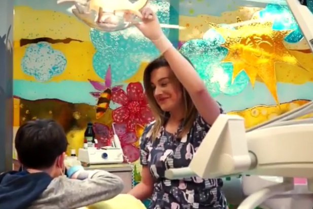 Centrum Stomatologii Integralnej „DENTARIA” w Częstochowie Czy leczenie dzieci umożliwia osiągnięcie zawodowego i biznesowego sukcesu?