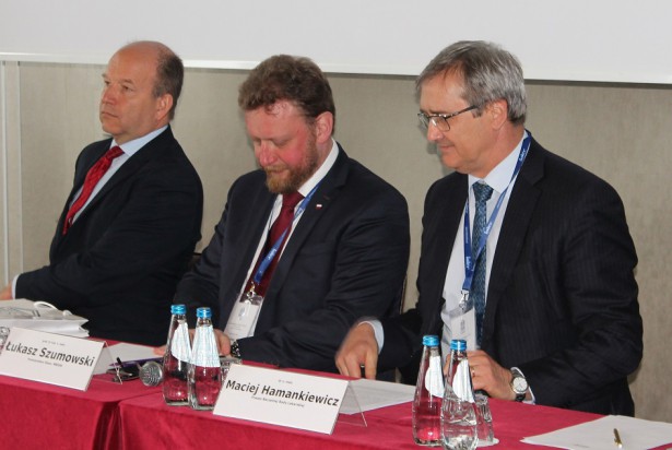 Rozpoczęcie Konferencji Okrągłego Stołu: od lewej: Konstanty Radziwiłł, Łukasz Szumowski, Maciej Hamankiewicz. Ważne postulaty środowiska w sprawie kształcenia lekarzy dentystów
