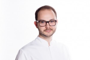 Lek. dent. Aleks Charniuk ze Stankowscy & Białach Stomatologia w Poznaniu Dentysto, a czy Ty o tym wszystkim mówisz pacjentom?