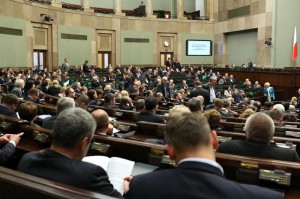 ZUS zapłaci za chorą asystentkę lub recepcjonistkę?