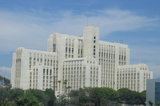 Przyszły dentysta studiuje za niemałe pieniądze USC Medical Center Przyszły dentysta studiuje za niemałe pieniądze USC Medical Center