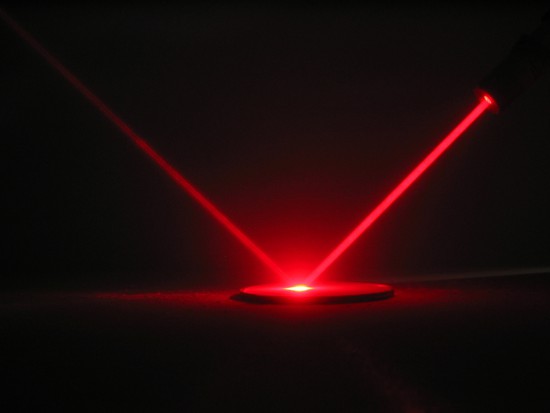 Krótka prezentacja bakterii w świetle lasera (foto: sxc.hu)
