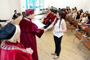 WUM: rozdanie dyplomów licencjackich kierunków dentystycznych