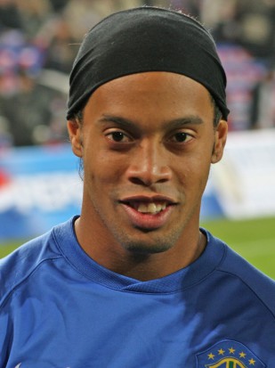 Ronaldinho stracił znak rozpoznawczy (źródło: Wikipedia) Ronaldinho stracił znak rozpoznawczy (źródło: Wikipedia)