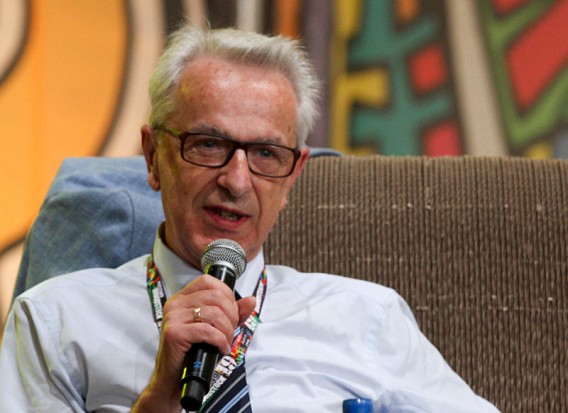 Prof. Zbigniew Lew-Starowicz przeczyta broszurę Rzecznika Praw Dziecka (Fot. Wikipedia.org) Prof. Zbigniew Lew-Starowicz przeczyta broszurę Rzecznika Praw Dziecka