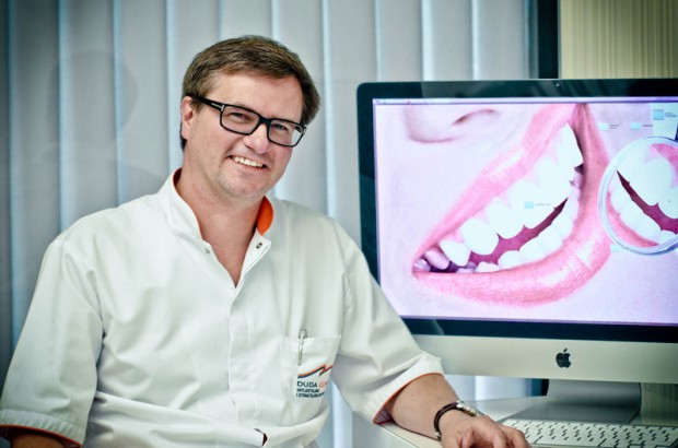 Rośnie rynek implantów, bo Europa i Polska się starzeją (fot. Duda Clinic) Rośnie rynek implantów, bo Europa i Polska się starzeją (fot. Duda Clinic)