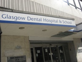 Glasgow: studenci bez dyplomu, bo brakuje pacjentów do treningu