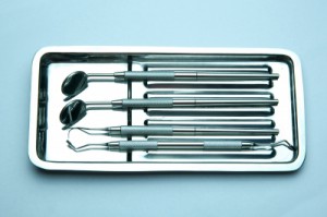 Placówki medyczne poszukują materiałów i narzędzi stomatologicznych