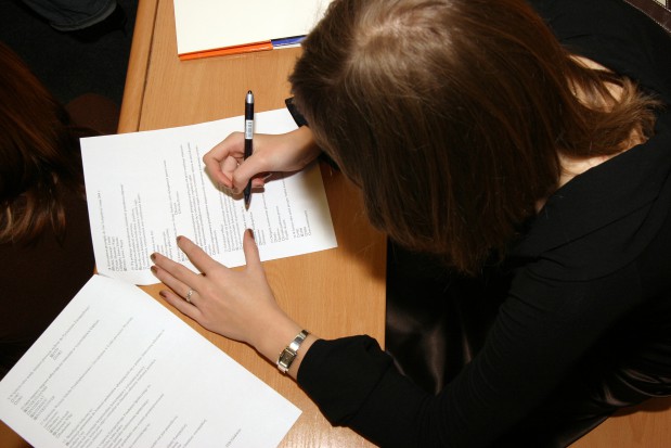 PES: 28 proc. osób nie zdało egzaminu z protetyki (źródło: sxc.hu) PES: 28 proc. zdających nie przebrnęło egzaminu z protetyki