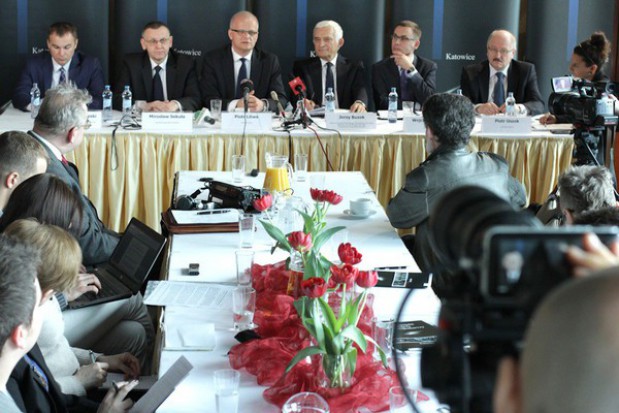 Trwa końcowe odliczanie przed najważniejszą debatą Europy Centralnej (źródło: wnp.pl) Trwa końcowe odliczanie przed najważniejszą debatą Europy Centralnej