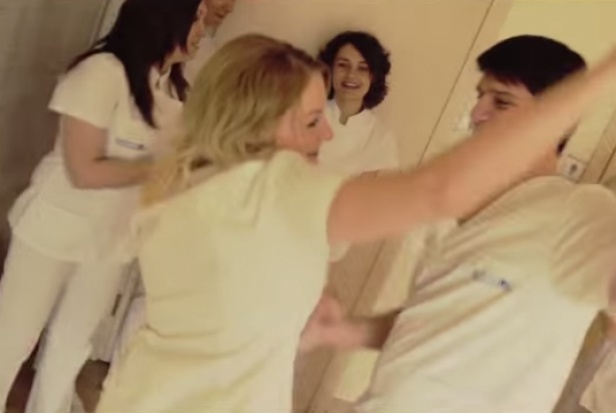Dentyści z Pharrellem Williamsem są Happy Dentyści z Pharrellem Williamsem są Happy