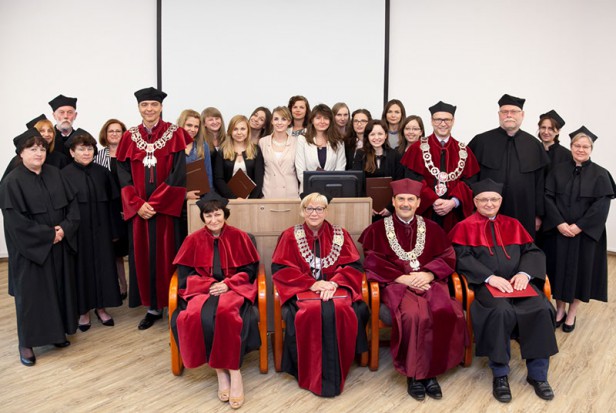 Środowisko stomatologiczne powiększyło się o 29 osób (fot. WUM) WUM: technicy oraz higienistki z dyplomami