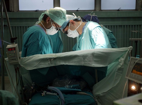 Implant W Olsztynie wszczepią implant żuchwy pacjentce z jednostronnym niedorozwojem twarzoczaszki