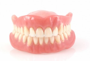 NFZ o gwarancji na protezę zębową