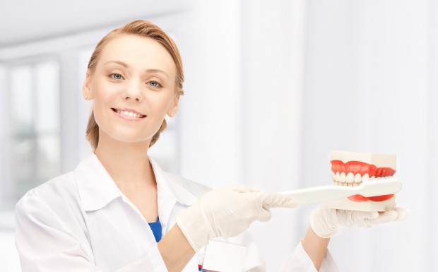 100 tys. dolarów rocznie dla higienistki dentystycznej? To możliwe jedynie w USA (fot. Fotolia/PTWP) Higienistka dentystyczna się ceni