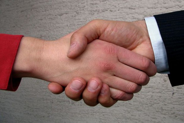 Z zakupów do dentysty - pacjentom to się może opłacać (fot. Fotolia/PTWP) Galeria Uśmiechu współpracuje z delikatesami Alma