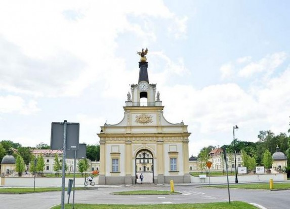 UM w Białymstoku (źródło: Google Maps) UM w Białymstoku poszukuje kierownika Zakładu Ortodoncji