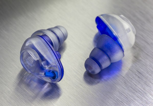 DI-15 kosztują prawie ponad 2,7 tys. zł (fot. Dental Innovations) DI-15 - elektroniczna ochrona słuchu dentysty