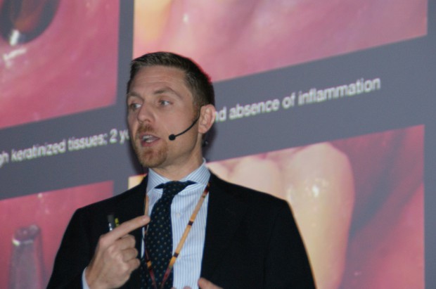 Prof. De Angelis (na zdjęciu) przybył na konferencję na specjalne zaproszenie Instytutu Blend-a-med Oral-B (fot. materiały prasowe) Nicola De Angelis: stabilność przyzębia kluczowa dla implantacji