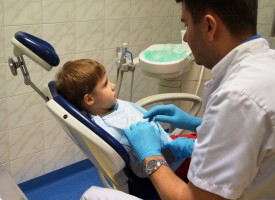 Dentuś w roli św. Mikołaja