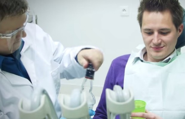 Kolejny film z dentystą w serwisie You Tube You Tube i stereotypy związane z wizytą u dentysty