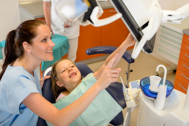 Według GUS, najwięcej szkolnych gabinetów dentystycznych w 2013 r. funkcjonowało w szkołach (fot. Fotolia/PTWP) Ponad tysiąc szkolnych gabinetów stomatologicznych?