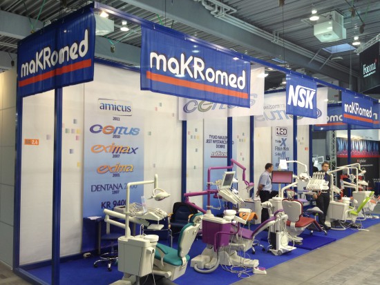 Oferta Makromed prezentowana na targach stomatologicznych (fot. Makromed) Krzysztof Zieliński (Makromed): stawiamy na niezawodność, bo jest najważniejsza dla dentysty