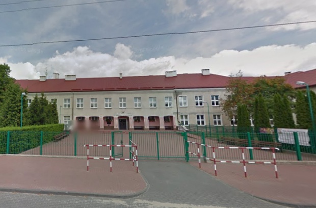 Szkoła w Jablonnej (foto: Google Maps) Gabinety dentystyczne w szkole? Już nie w Jabłonnej