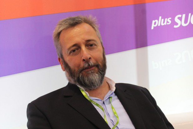 Marcin Aluchna Marcin Aluchna: żadne praktyki nie zastąpią porządnego oczyszczania zębów pastą, płukankami i nićmi