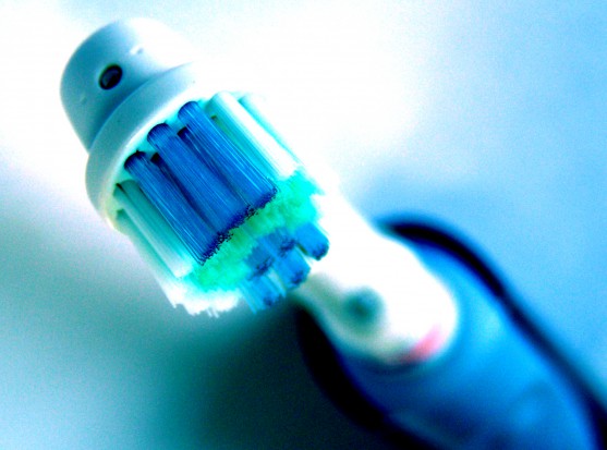 Szczoteczka do zębów elektryczna (foto: sxc.hu) O wyższości elektrycznej szczoteczki do zębów nad manualną i odwrotnie
