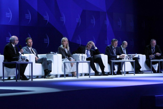 W Europejskim Kongresie Gospodarczym 2015 w Katowicach wzięli udział prezydent RP, przewodnicząca Komisji Unii Afrykańskiej, czterech komisarzy Unii Europejskiej, europarlamentarzyści, sześciu ministrów rządu RP oraz ponad 30 sekretarzy i podsekretarzy stanu, ministrowie i wiceministrowie zagranicznych rządów oraz blisko 150 prezesów i 50 wiceprezesów największych firm, przedsiębiorstw i instytucji z całego świata. Łącznie liczba uczestników wydarzenia przekroczyła 7,5 tys. (Foto: PTWP) Europa potrzebuje przełomu. Wnioski VII Europejskiego Kongresu Gospodarczego