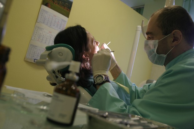 Mało specjalistów (foto: Fotolia/ PTWP) Lekarzy dentystów za dużo, ale specjalistów za mało