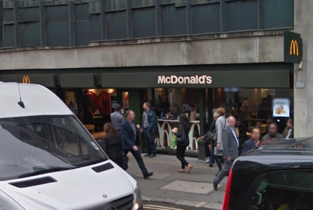 McDonald's restaurant przy Cannon Street w Londynie (miejsce dentystycznej praktyki). Dentystka przyjmowała pacjentów w... McDonaldzie