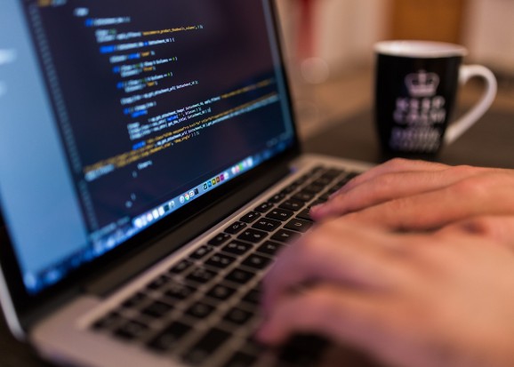 Ochrona wizerunku dentysty w internecie (foto: pixabay) ŚIL pomoże dentystom pomawianym w internecie