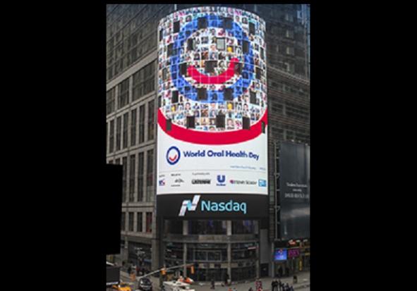 ŚDJU na Times Square w NY FDI: Światowy Dzień Jamy Ustnej, czy Polska świętowała?