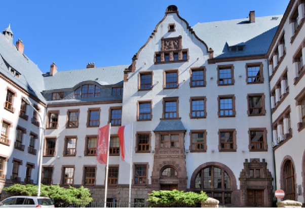 PUM Rektorat (foto: wikimedia) PUM przyjmie na stomatologię 118 osób, aplikowało 1485
