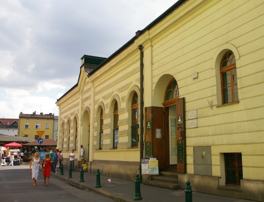 Kazimierz Kraków (foto: wikimedia) Indexmedica leczy zęby i stawia hotele