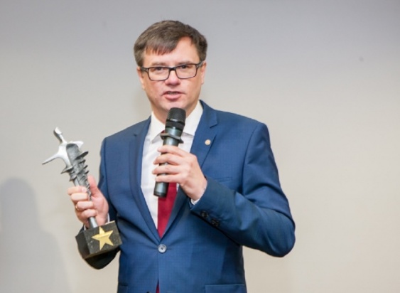 Prezydent PSI dr n. med. Mariusz Duda podczas uroczystości wręczania certyfikatów (foto: PSI) 166 lekarzy implantologów z certyfikatem PSI/COI/DGOI (póki co)
