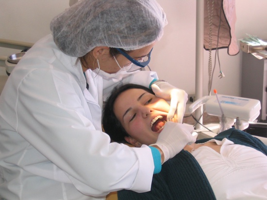 Dentyta w szkole (foto: sxc.hu) W szkołach nie ma miejsca na gabinety stomatologiczne