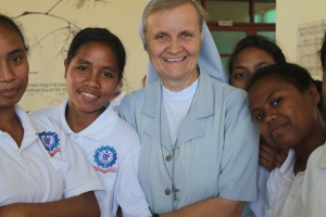 Timor Wschodni uczenice ze szkoly zawodowej (foto: archiwum) Polscy dentyści ustanowią opiekę stomatologiczną w Timorze Wschodnim