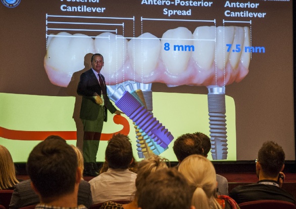 dr. Fernando Rojas-Vizcaya 230 stomatologów uczestniczyło w V zjeździe Implant Masters Poland