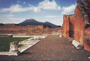 Widok na wulkan z Pompei (źródło: Wikimedia) Pompeje: starożytni mieszkańcy wzorem dbałości o zęby