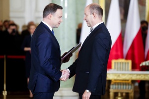 Konstanty Radziwiłł przyjmuje nominację na ministra zdrowia (foto Fotolia/PTWP) Zmniejszenie limitu przyjęć na kierunek dentystyczny - wśród stanowisk NRL